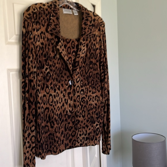 2 piece dressy top , very nice flattering material. - Picture 2 of 3